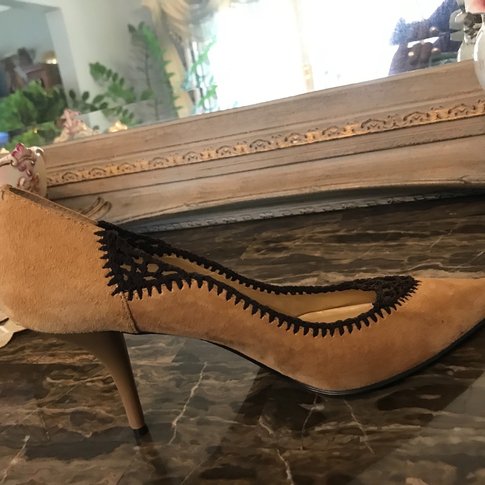 SHOES - Picture 5 of 7